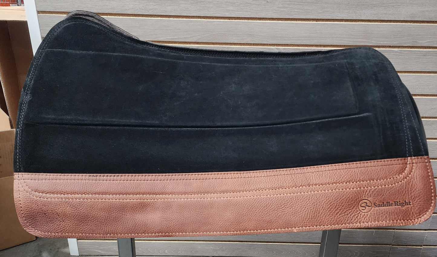 SaddleRight Saddle Pad 30" x 32" - Black Suede & Mahogany Grizzly