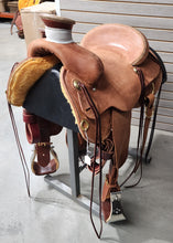 Load image into Gallery viewer, Circle Y 16&quot; Plains Rancher Saddle
