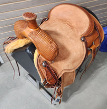 Load image into Gallery viewer, Circle Y Dodge Cowhorse 16&quot; Ranch Saddle
