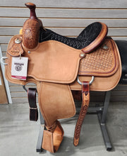 Load image into Gallery viewer, Martin 15&quot; Team Roper Saddle #08154
