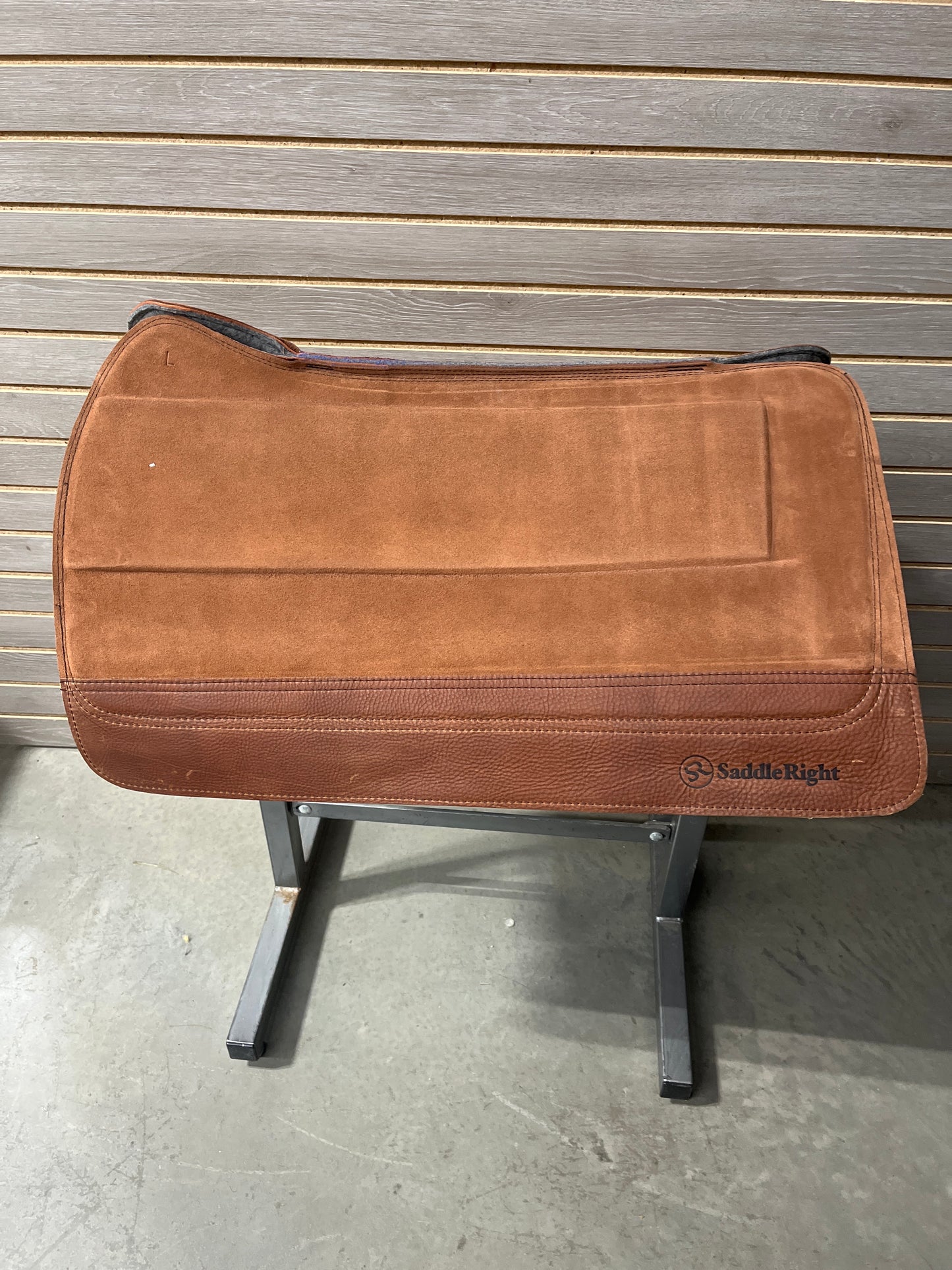 SaddleRight Legacy Saddle Pad 29" x 32" - Mahogany Suede & Mahogany Grizzly