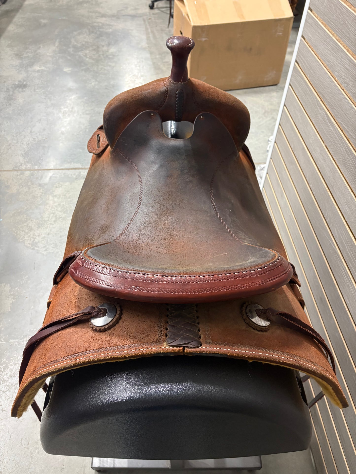 Used. Martin Performance 16" Saddle #11123