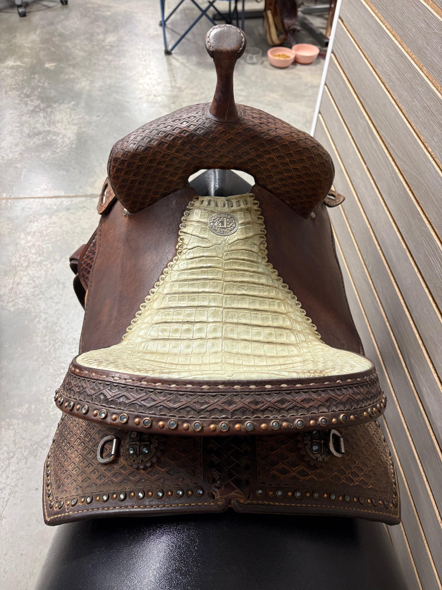 Used. Double J Pozzi Pro 13.5" Barrel Saddle - Wide Tree