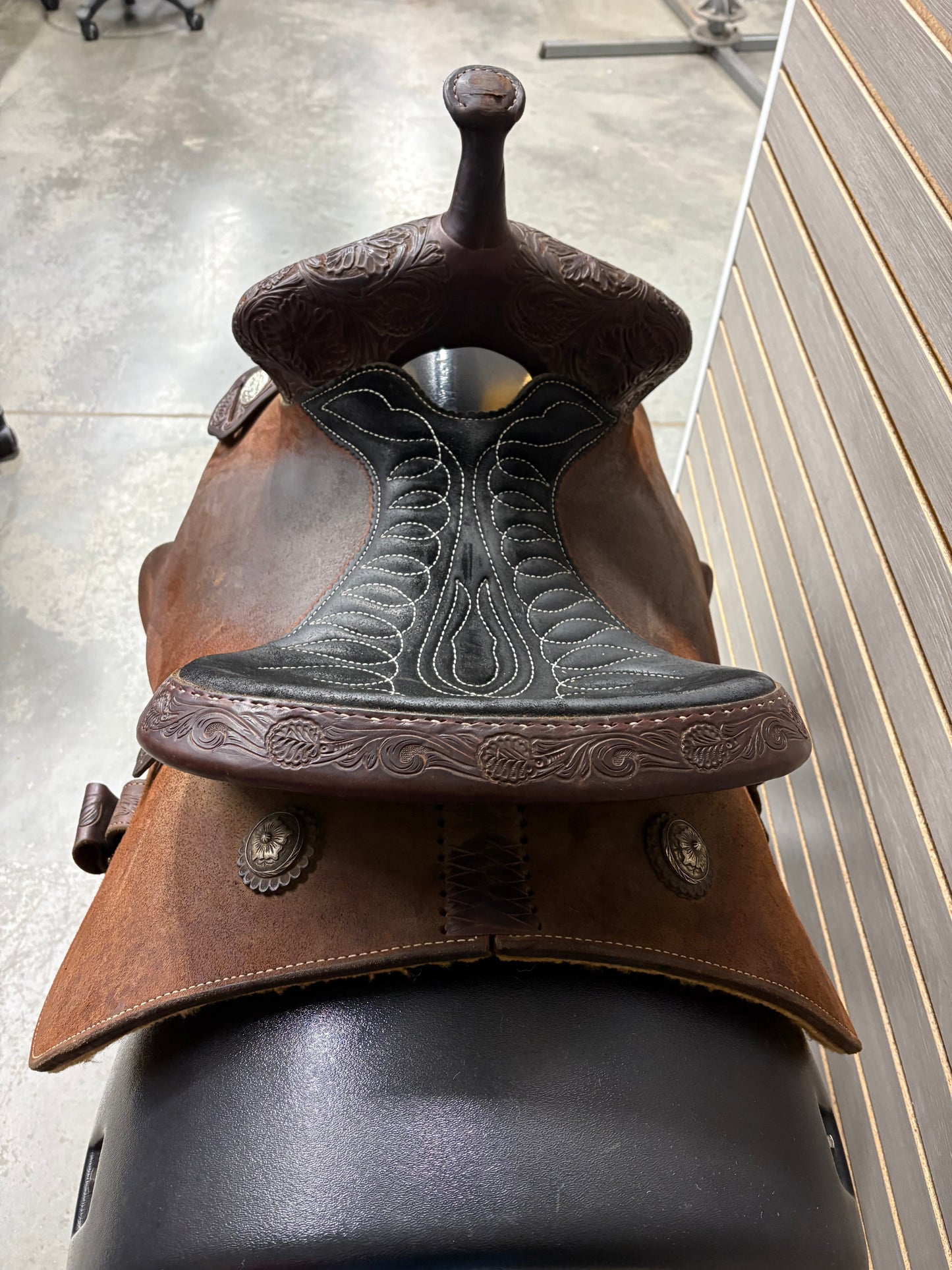 Used. Martin Stingray 13.5" Barrel Saddle #11571