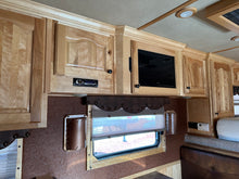 Load image into Gallery viewer, 2009 Cimarron 4 Horse Living Quarters Trailer with a 15&#39; Shortwall
