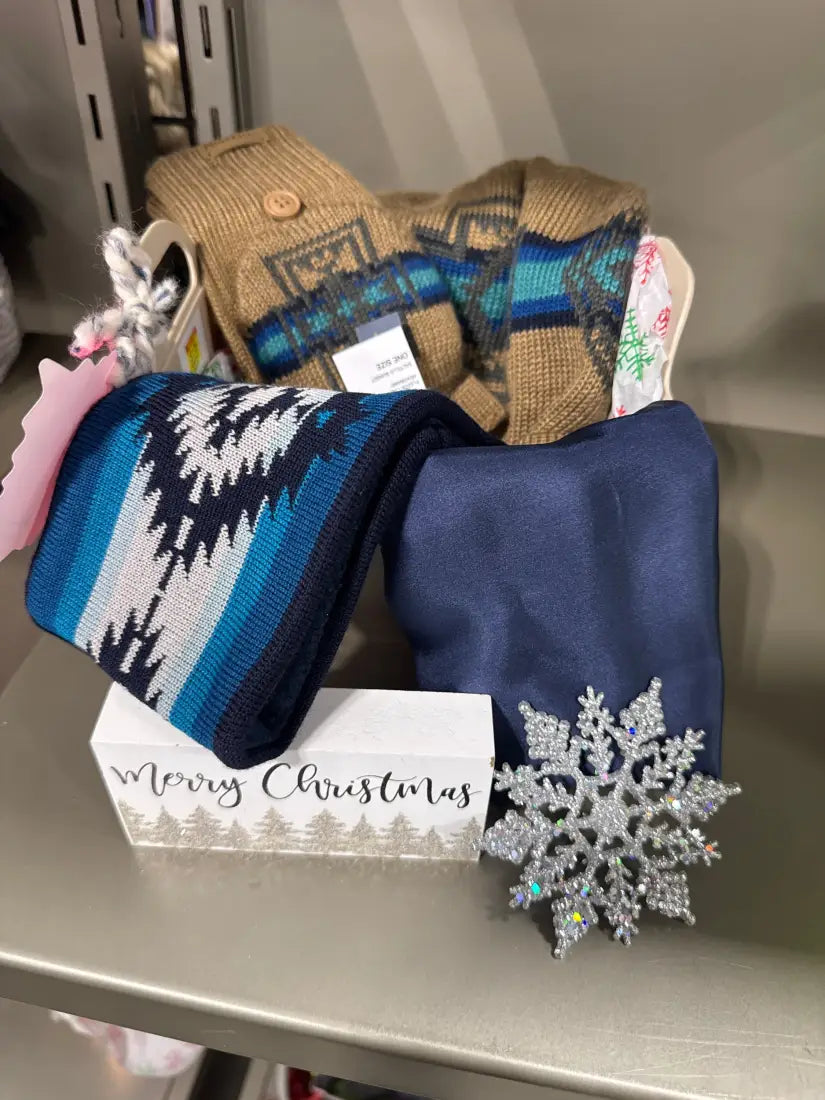 Leanin’ Pole Holiday Gift Basket #21 Gift Basket