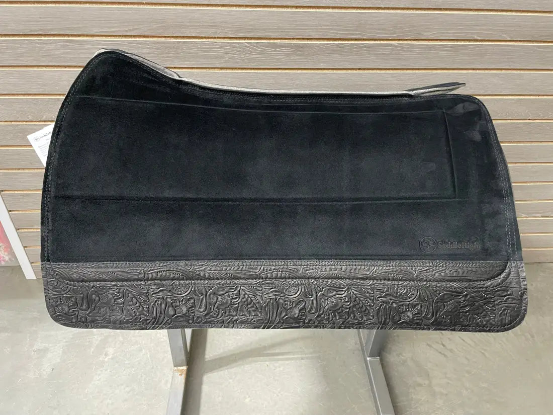 SaddleRight Saddle Pad 29’’ x 32’’ - Black Suede & Black Floral 29’’ X 32’’ / 5/8’’ Saddle Pad