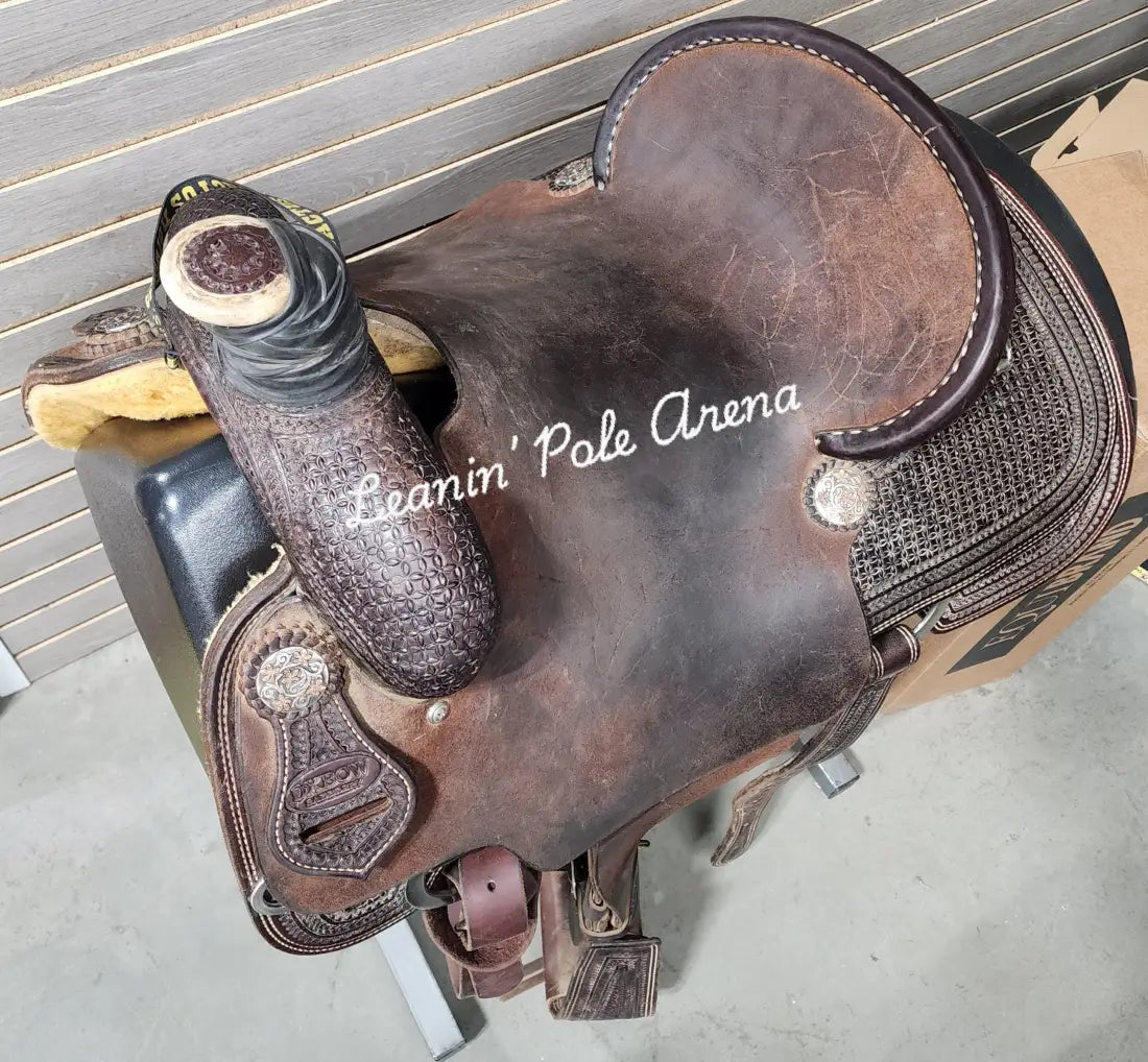 Used. Oxbow 15’’ Team Roper Saddle Used Saddle