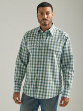 Load image into Gallery viewer, Wrangler Men&#39;s Green Plaid Western Shirt
