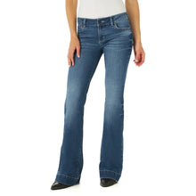 Load image into Gallery viewer, Wrangler Women&#39;s Mae Mid Rise Retro Trouser Jean
