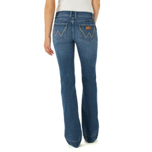 Load image into Gallery viewer, Wrangler Women&#39;s Mae Mid Rise Retro Trouser Jean
