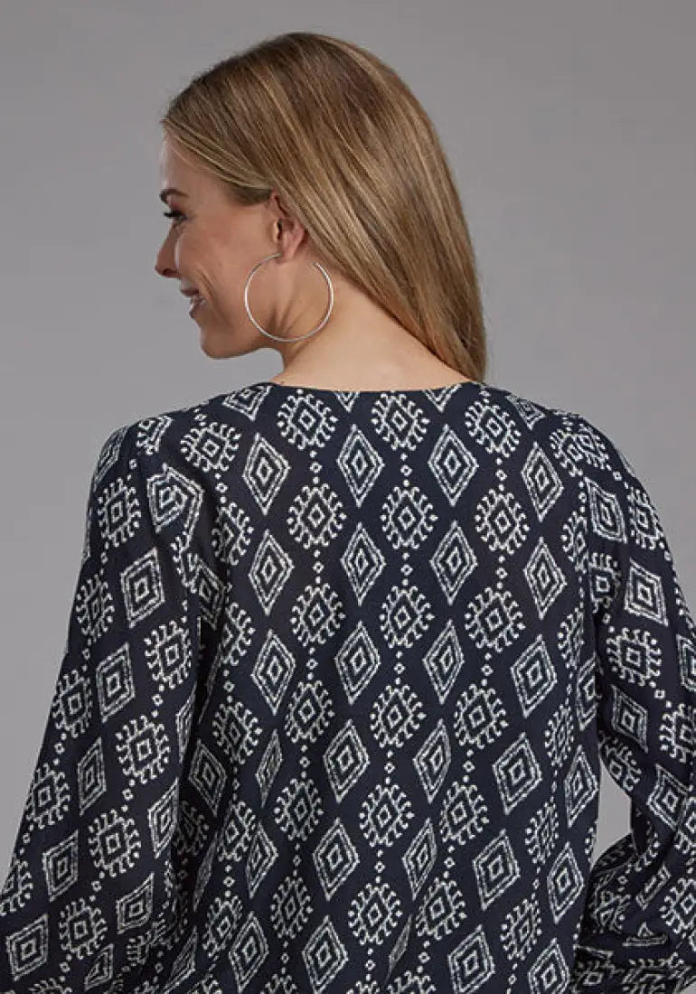 Roper Women’s Black Ikat Long Sleeve Blouse Women’s T-Shirt