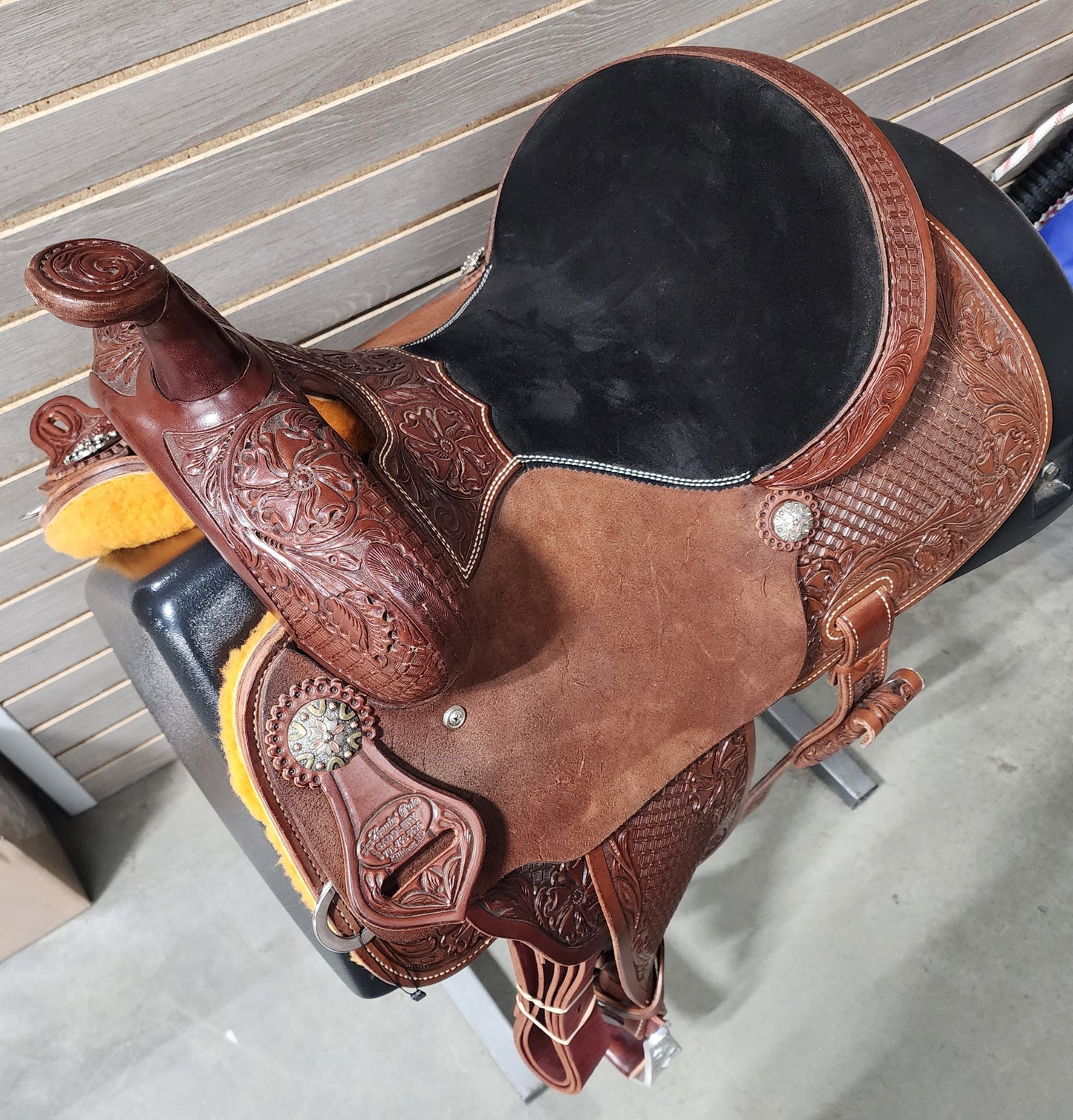 Leanin' Pole 14" Barrel Saddle #T10121289