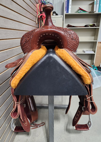 Leanin' Pole 14" Barrel Saddle #T10121289