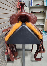Load image into Gallery viewer, Leanin&#39; Pole 14&quot; Barrel Saddle #T10121289
