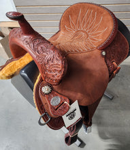 Load image into Gallery viewer, Martin Stingray 15&quot; Barrel Saddle #09086
