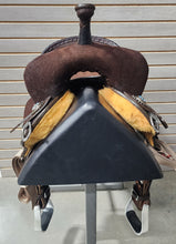 Load image into Gallery viewer, Double J Feather Light 13.5&quot; Barrel Saddle - 40 Degree Tree
