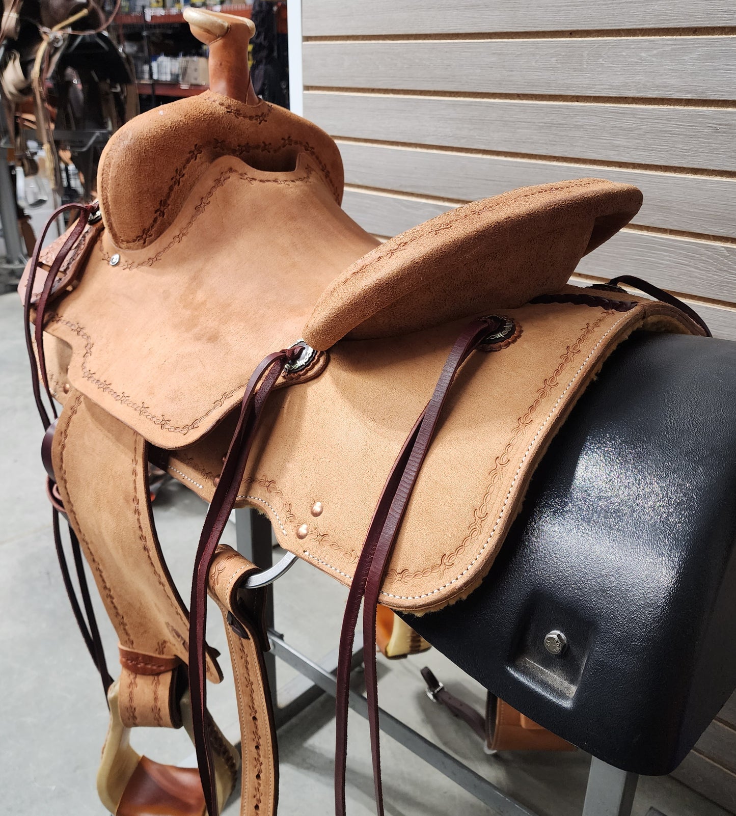 Circle Y Comal 15" All Around Saddle