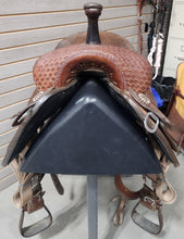 Load image into Gallery viewer, Used. Double J Pro 14.5&quot; Barrel Saddle - Standard Tree
