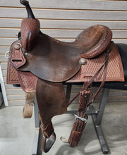 Load image into Gallery viewer, Used. Double J Pro 14.5&quot; Barrel Saddle - Standard Tree
