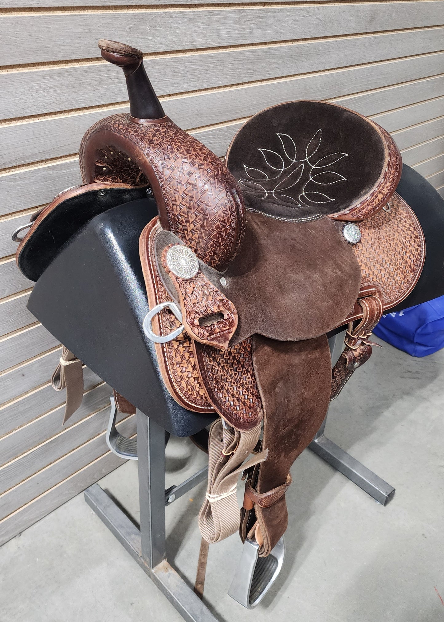 Used. Double J Pozzi Pro 13.5" Barrel Saddle - Standard Tree