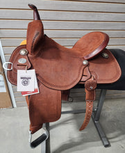 Load image into Gallery viewer, Martin Stingray 15&quot; Barrel Saddle #09606
