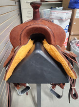 Load image into Gallery viewer, Martin BTR 15&quot; Barrel Saddle #09712
