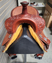 Load image into Gallery viewer, Martin Stingray 15&quot; Barrel Saddle #09703
