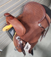 Load image into Gallery viewer, Martin Stingray 14&quot; Barrel Saddle #09844
