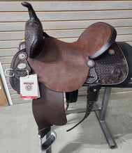Load image into Gallery viewer, Martin Stingray 15&quot; Barrel Saddle #09848
