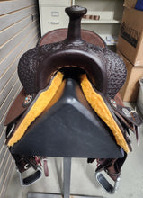 Load image into Gallery viewer, Martin Stingray 15&quot; Barrel Saddle #09848
