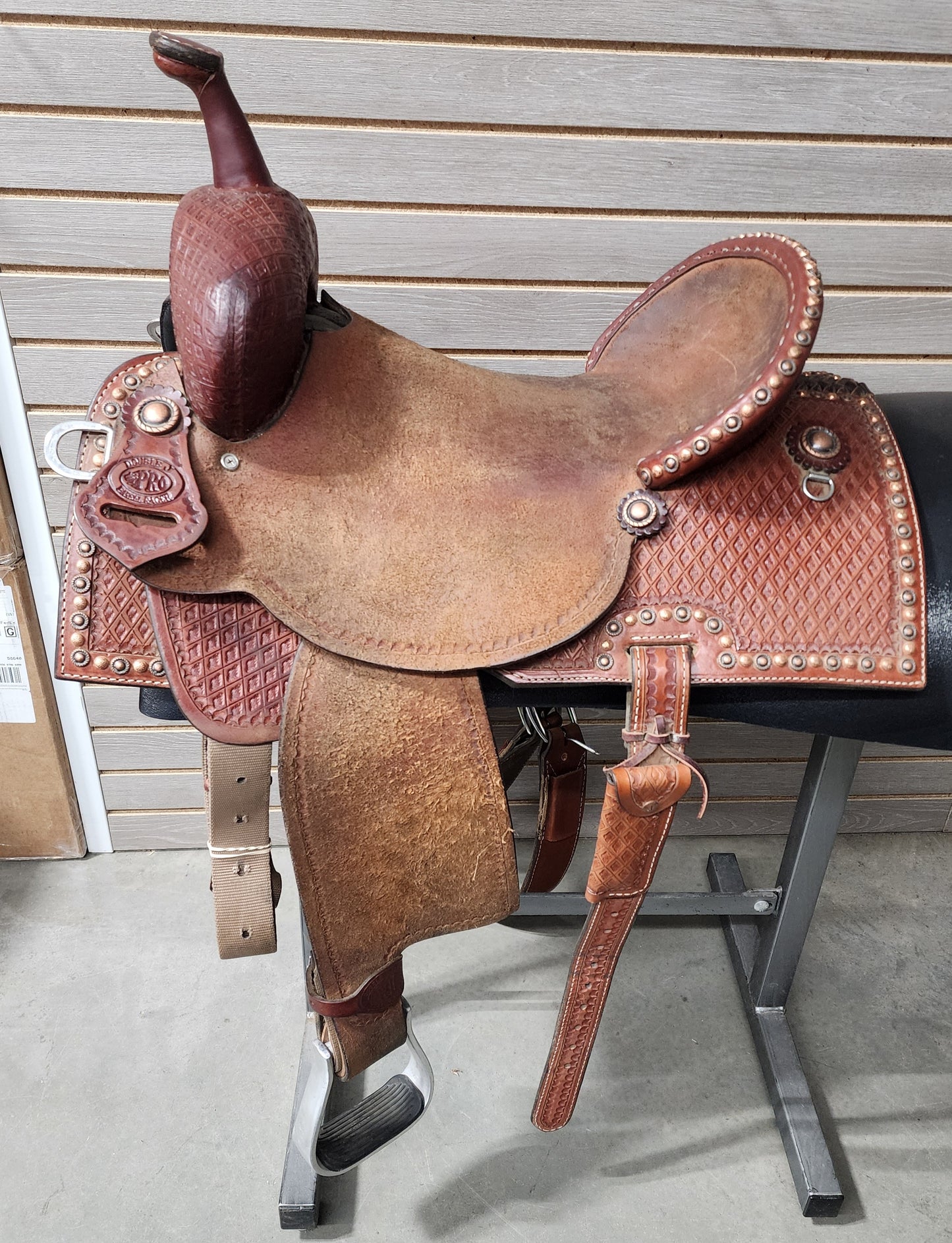 Used. Double J Pro 14.5" Barrel Saddle - Standard Tree