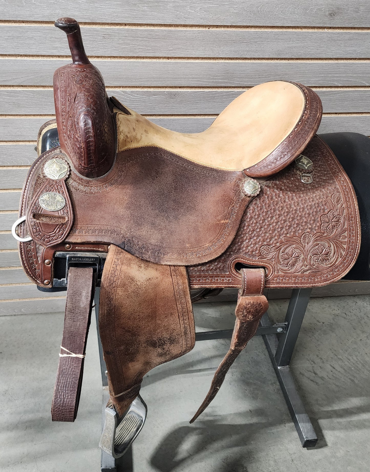 Used. Martin Crown C 15" Barrel Saddle