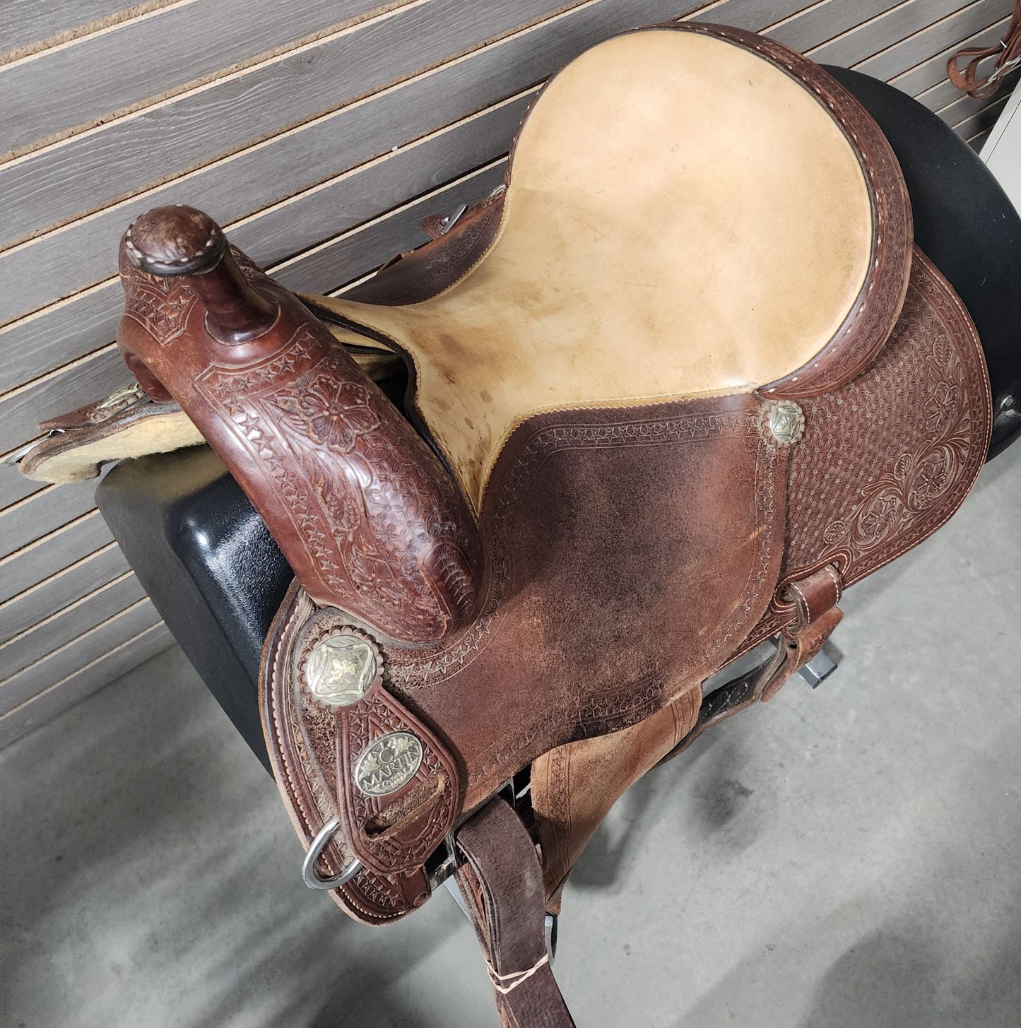 Used. Martin Crown C 15" Barrel Saddle