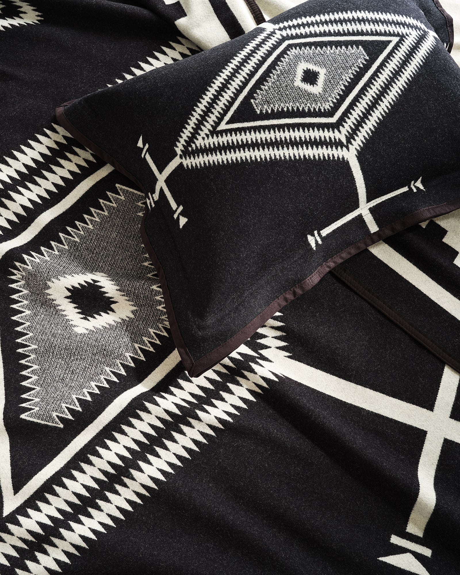 Pendleton Los Ojos Blanket - Thumbnail 3