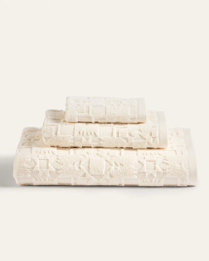Pendleton Sculpted Ivory Towel Collection