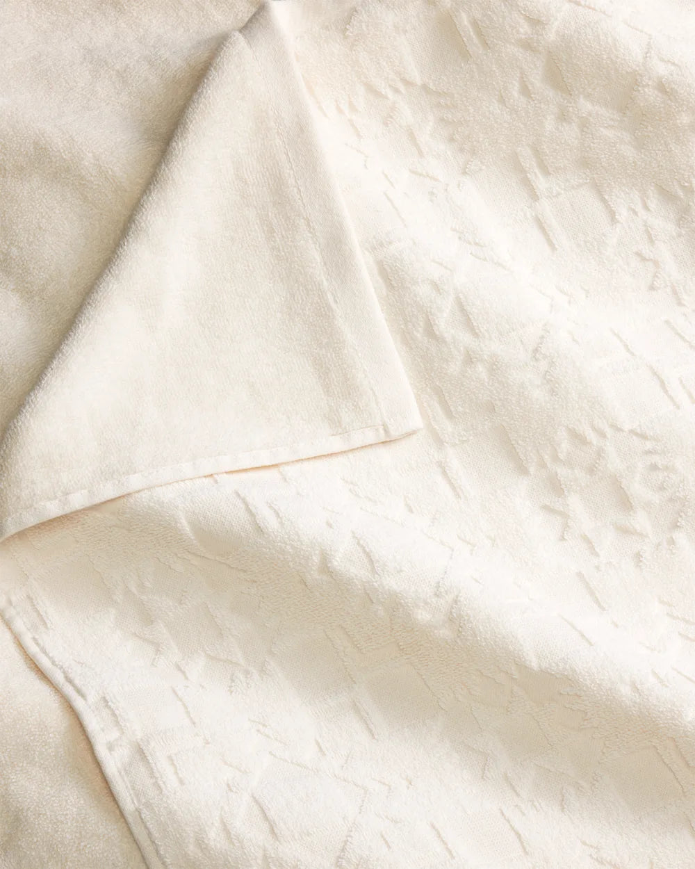 Pendleton Sculpted Ivory Towel Collection