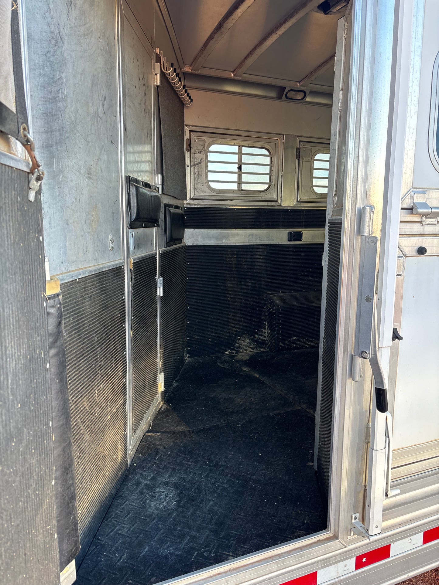 2008 Elite 4 Horse Living Quarters Trailer