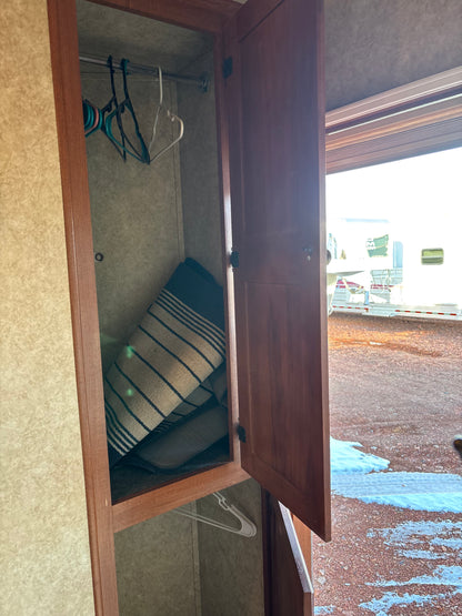 2008 Elite 4 Horse Living Quarters Trailer