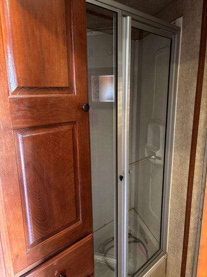 2008 Elite 4 Horse Living Quarters Trailer