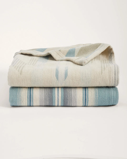 Pendleton Wyeth Falls Linen Throw Gift Pack