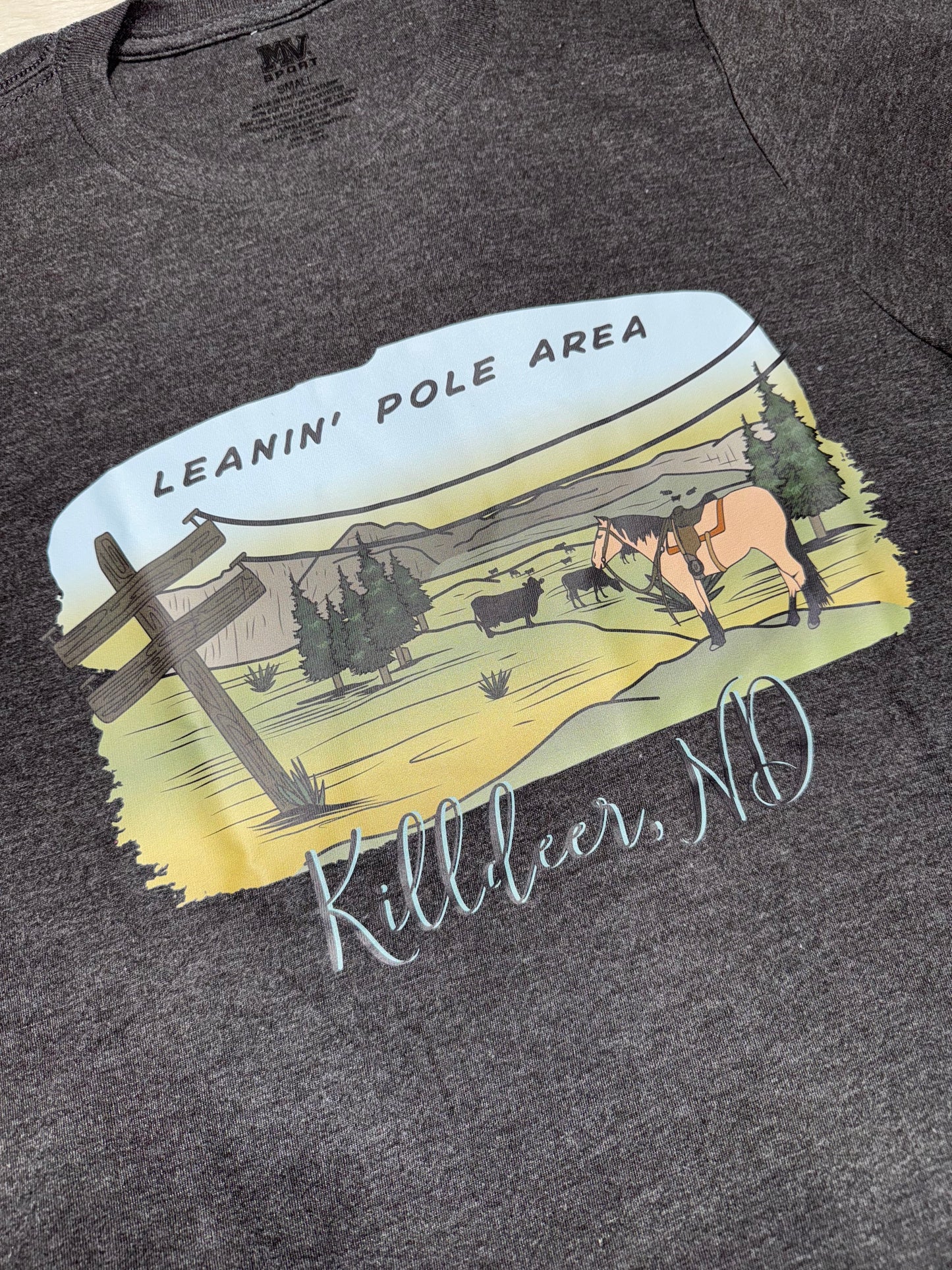 Leanin' Pole Women's Graphic T-Shirt