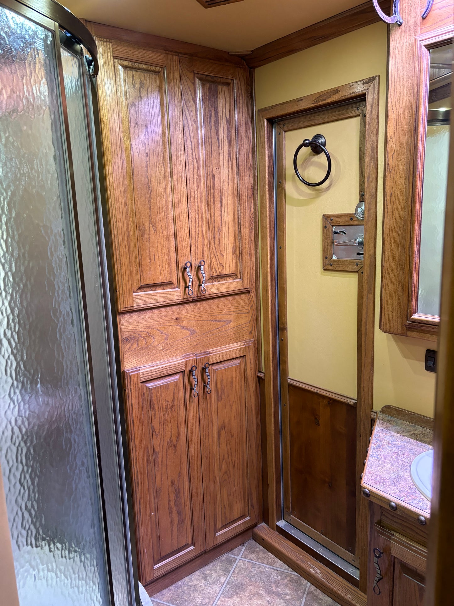 2007 Bloomer 5 Horse Living Quarters Trailer