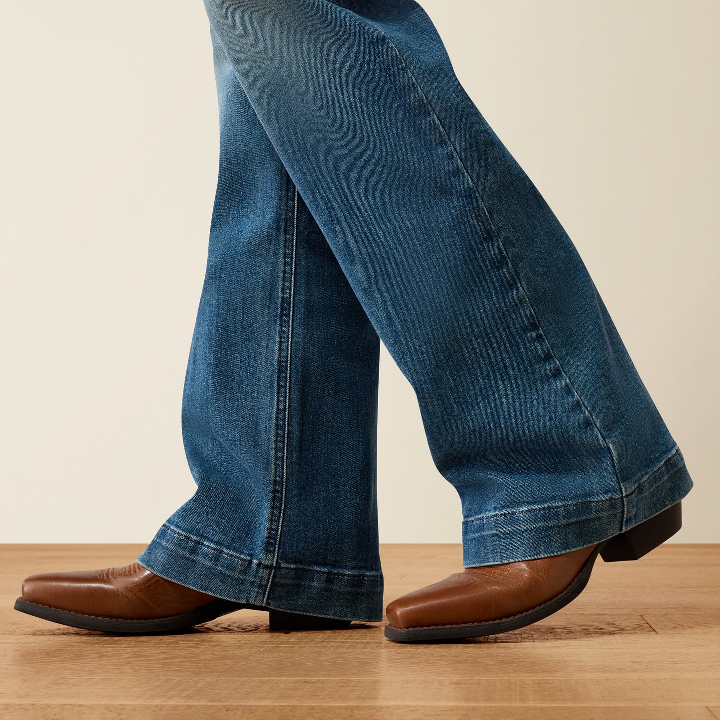 Ariat Women's Mid Rise Albuquerque Fabiana Trouser Jean