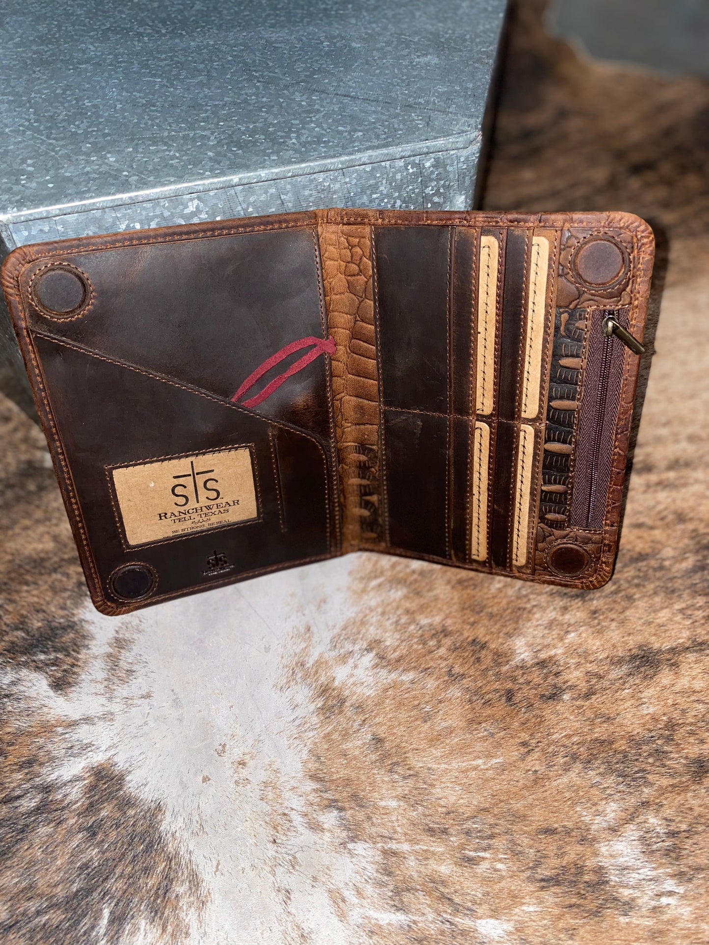 STS Catalina Croc Magnetic Wallet