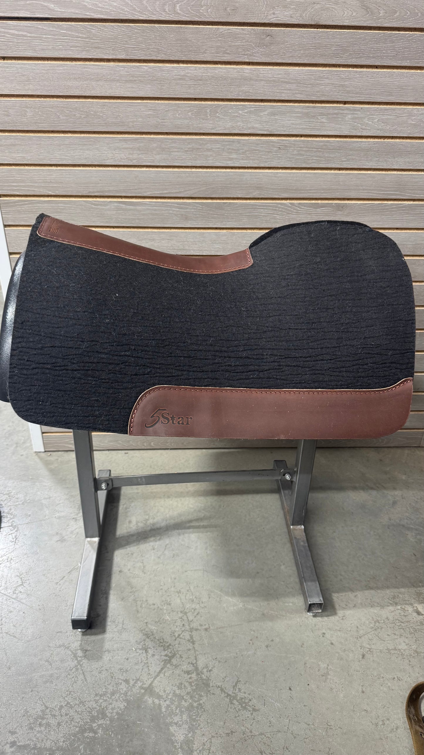 5 Star Barrel Racer Elevate Flex Fit Saddle Pad (Black with Plain Wear Leathers) 30X28