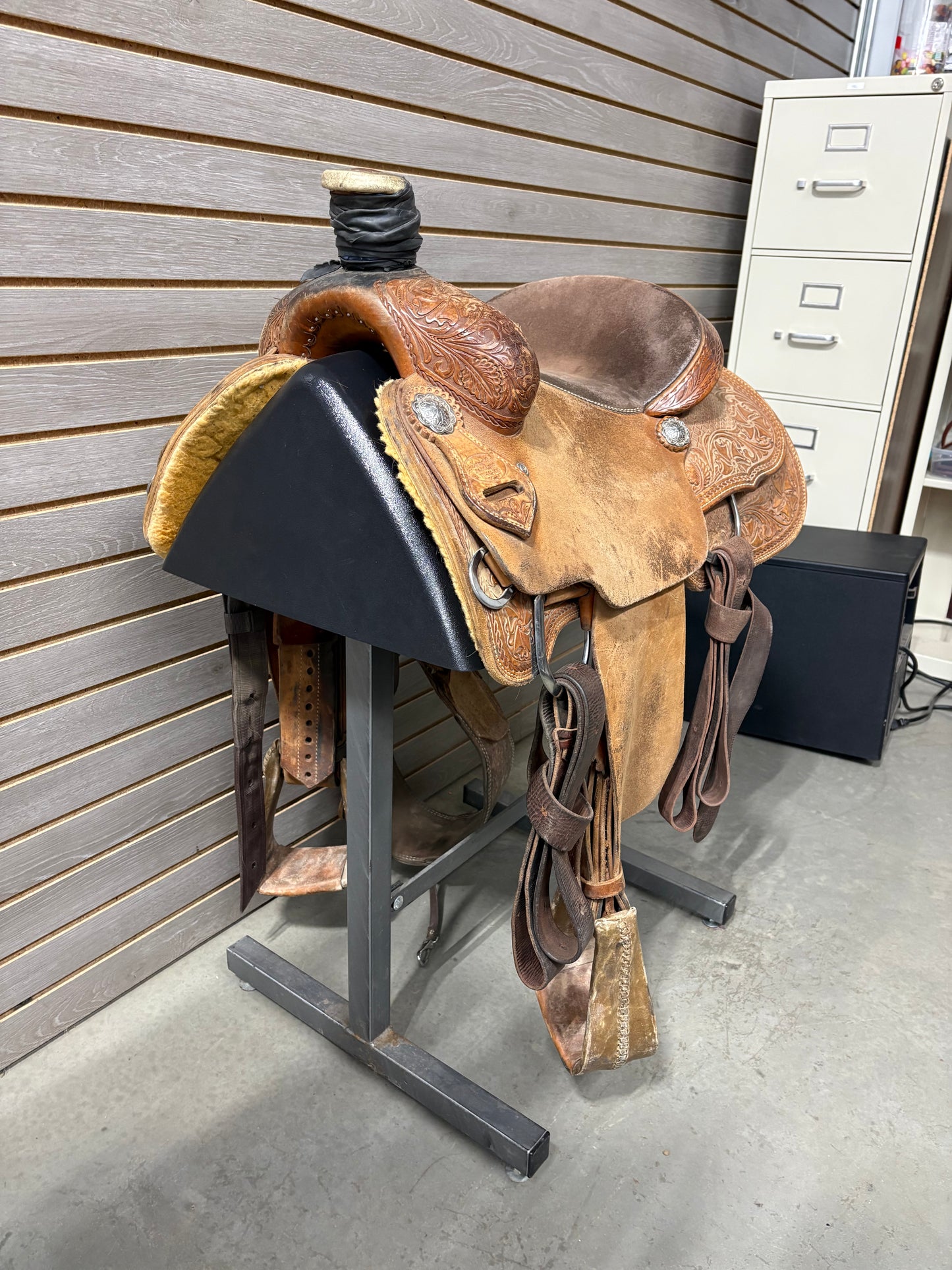 Used. 14.5" Leanin' Pole Rope Saddle