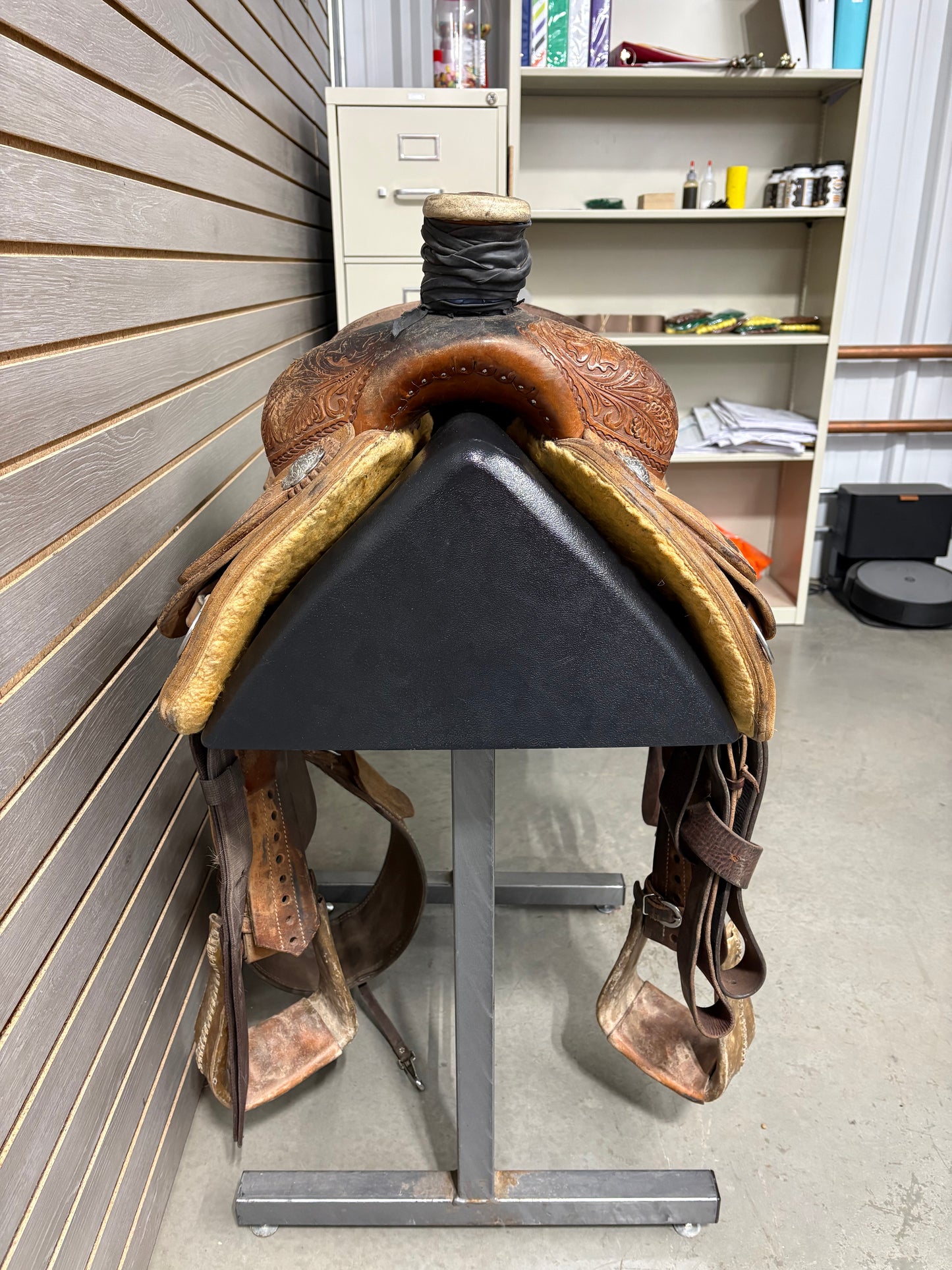 Used. 14.5" Leanin' Pole Rope Saddle