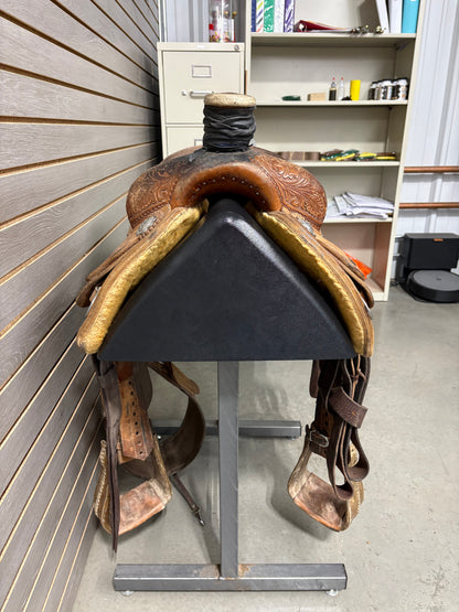 Used. 14.5" Leanin' Pole Rope Saddle