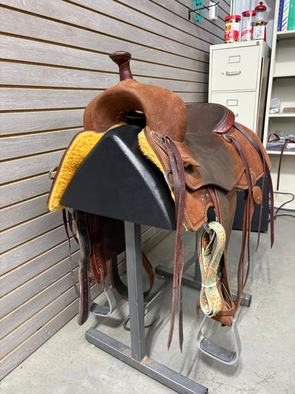 Used. Martin Performance 16" Saddle #11123